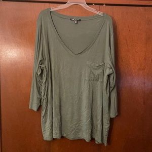 3/4 sleeve v neck tee. Super soft!
